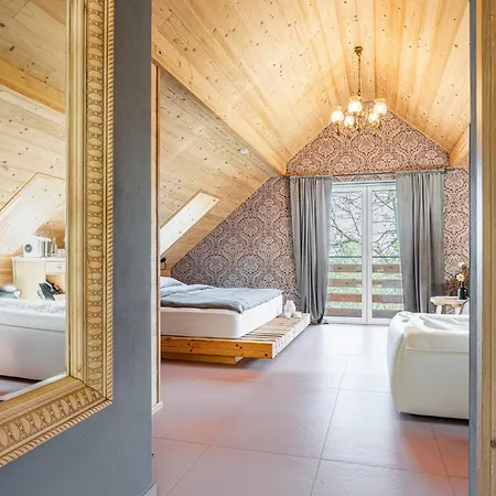 Spalnica Luxury - Happy * Celje